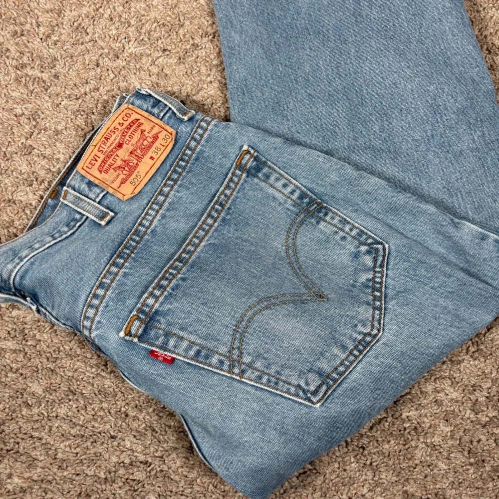 Vintage Levi's 505 Regular Fit Light Wash Jeans Mens 36x29 Denim Blue Y2K